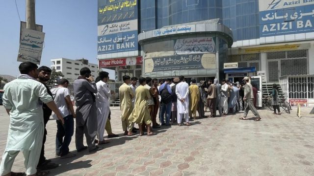Повторно отворени банките во Кабул