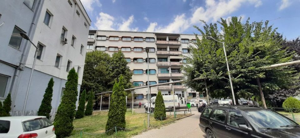 Болниците во Тетово, Гостивар, Струга и Кичево преполни со ковид-пациенти,активни над 13 илјади случаи