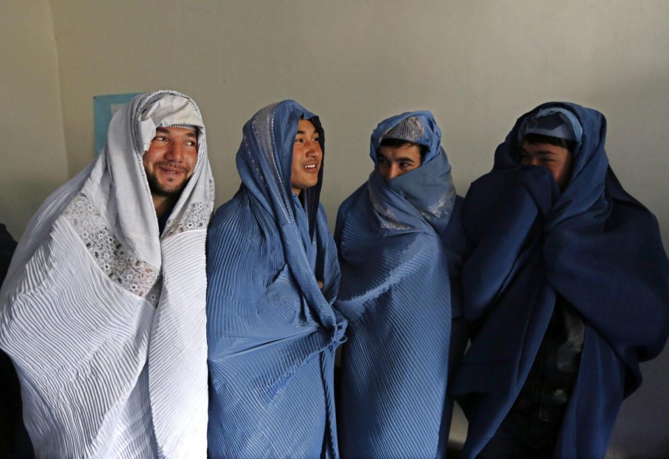 Цените на бурките во Кабул десет пати повисоки