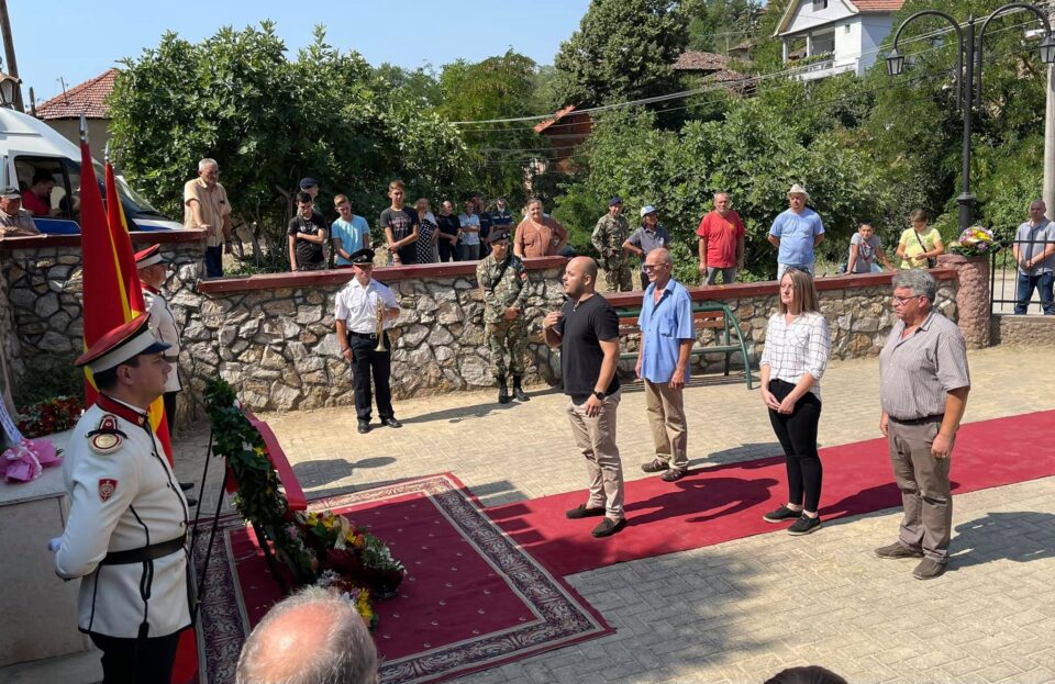 Костовски: Во Љубанци се поклонивме пред споменикот на осумте загинати херои во 2001 година- Слава им!