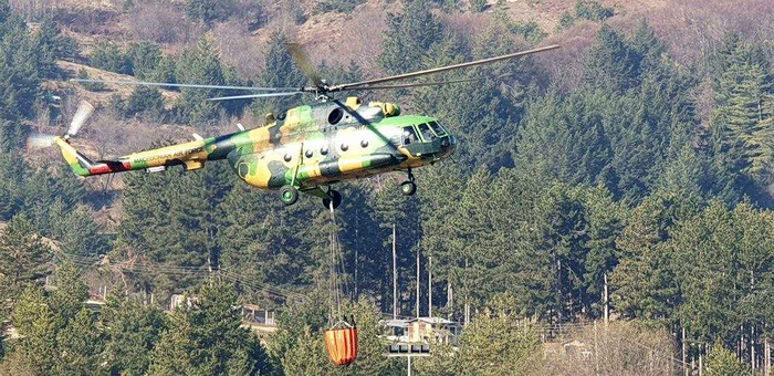 Пристигнуваат четири хеликоптери од Србија, најавена помош и од Словенија и Грција