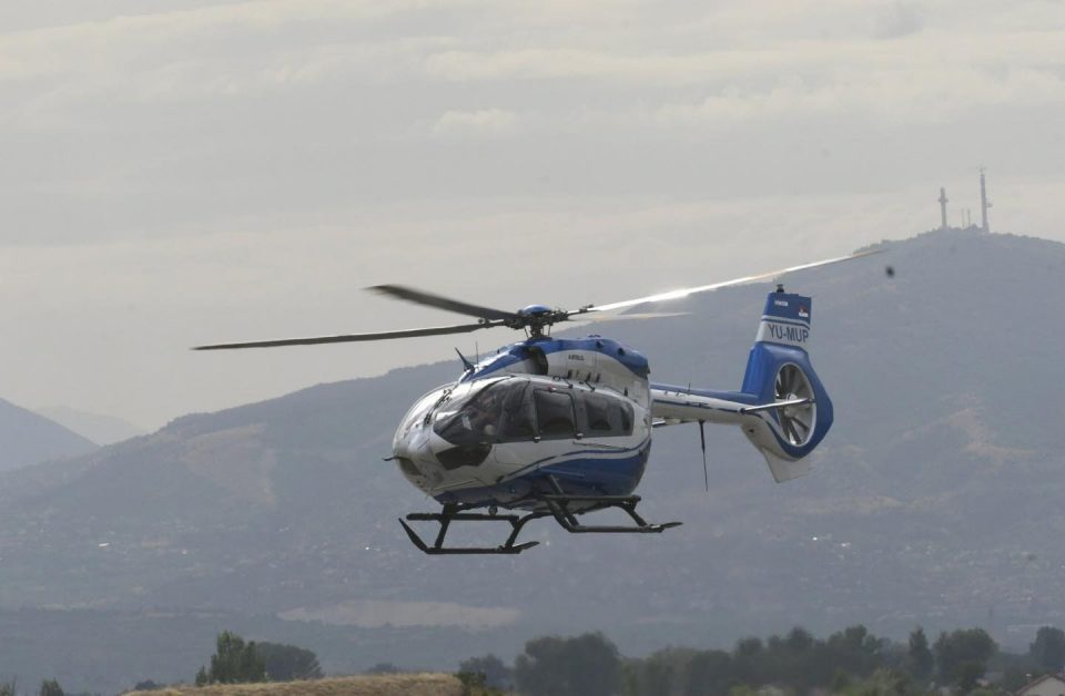 Приватен хеликоптер удри во пистата и се преврти при слетување на грчкиот остров Самос