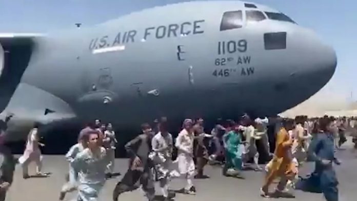 САД досега од Авганистан евакуираа 30.000 луѓе