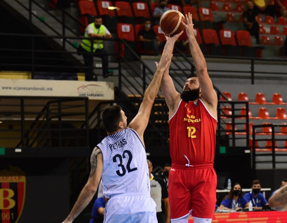 Македонските кошаркари со двоцифрена предност ја победија Словачка