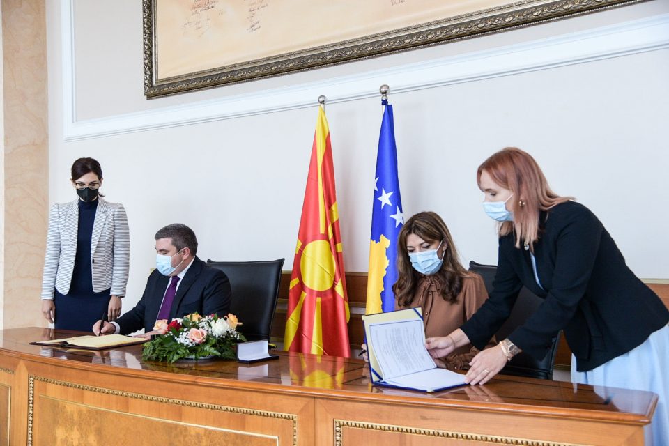 Македонија и Косово потпишаа Договор за заемна правна помош во граѓански предмети