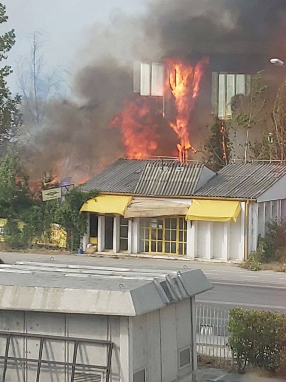 (ФОТО) Се запали зградата на Охис!