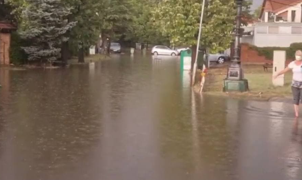 (ФОТО+ВИДЕО) Поплавени Ченто и Бутел по краткотрајниот дожд