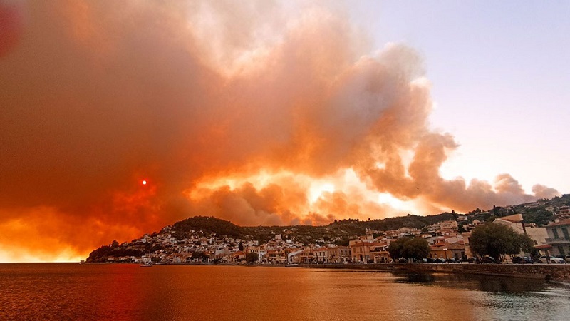 Дождот помогна во гаснењето на пожарот на Евија, громови предизвикаа пожар на Халкидики
