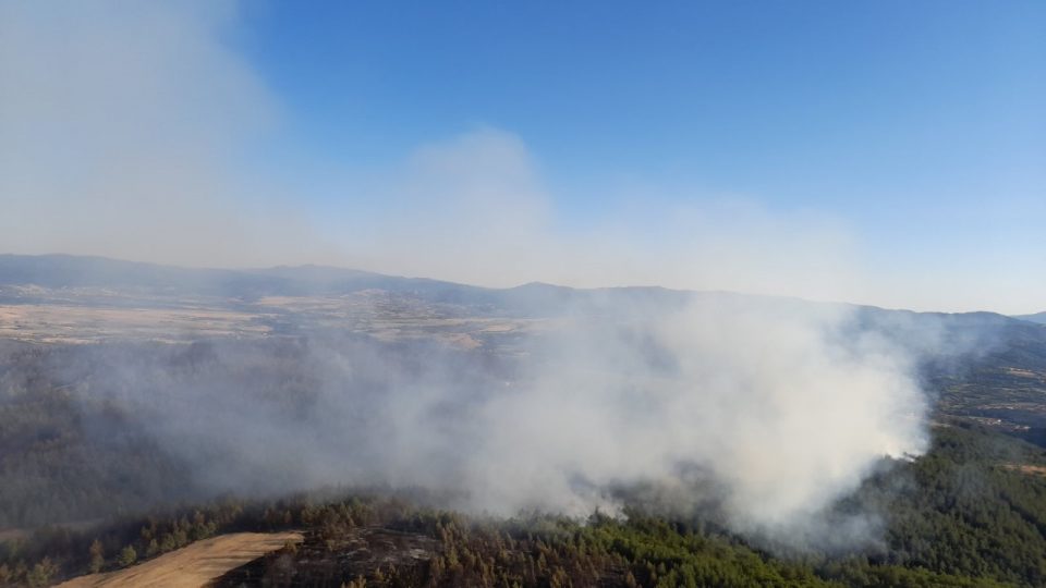 Активни три поголеми пожари: близу „Јасен“, над селата Дивље и Крушје и во прилепско Топлица