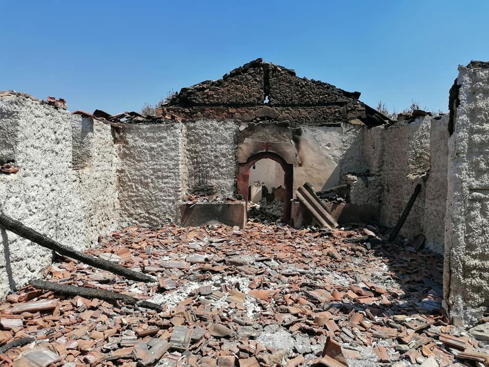 (ФОТО) Изгоре црквата „Св. Атанасиј Михаил“ во селото Нов Истевник