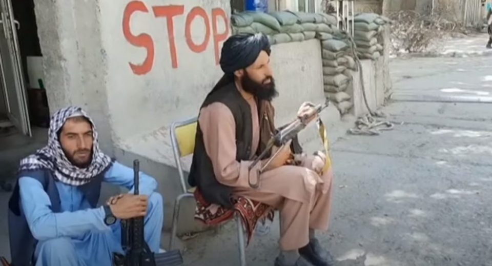 Талибанците ја презедоа контролата и врз медиумите