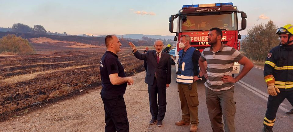 Директорот на ДЗС и австрискиот амбасадор во посета на пожарникарите од Австрија