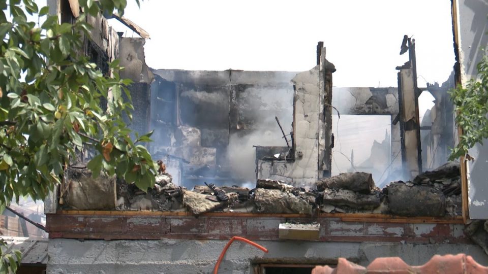 Во пожар уништени домовите на четири семејства во социјалните бараки во прилепски Варош