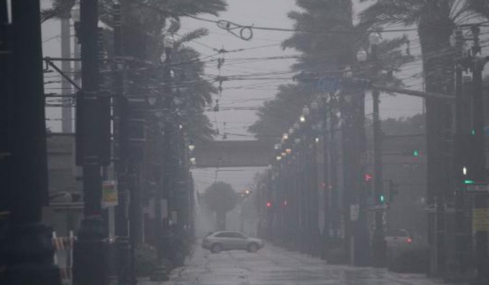 (ВИДЕО) Ураганот Ида коси се пред себе, страшен ветер и огромни поплави во градовите