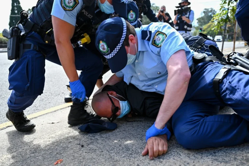 Австралија: Повеќе од 200 лица уапсени за време на протестите против воведените мерки