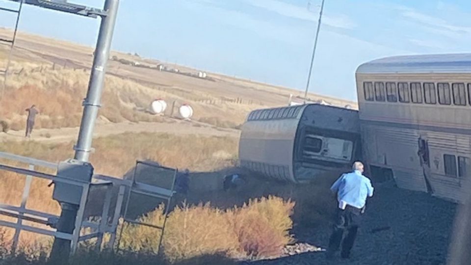 Најмалку три лица загинаа во железничка несреќа во Монтана