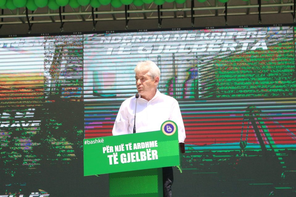 „Зелените“ се јавија со порака: Ахмети повика на борба против корупцијата