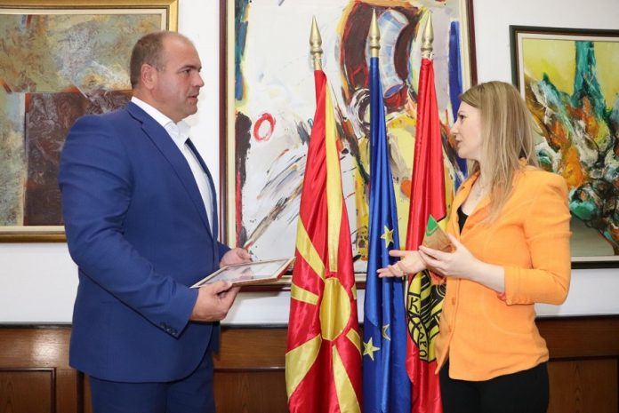 Димитриевски доби награда за општествено одговорен градоначалник