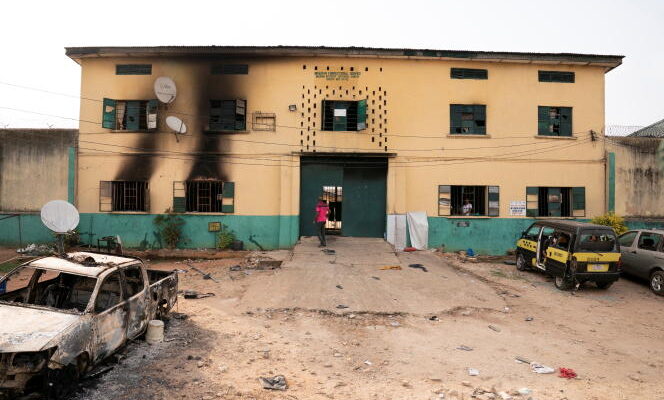 Вооружени лица нападнаа затвор во Нигерија и ослободија 1.000 затвореници
