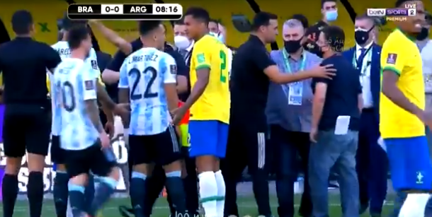 (ВИДЕО) СКАНДАЛ: Полицијата ја прекина утакмицата помеѓу Аргентина и Бразил