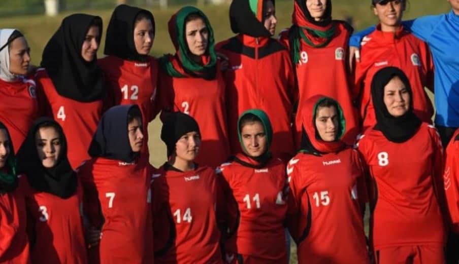 Авганистански фудбалерки пребегнаа со семејствата во Пакистан