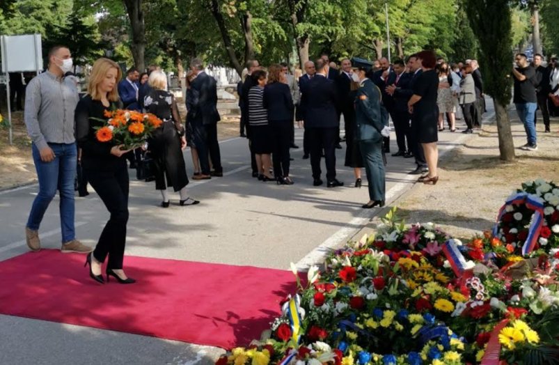 Данела Арсовска оддаде почит на покојните претседатели Киро Глигоров и Борис Трајковски и премиерот Никола Кљусев