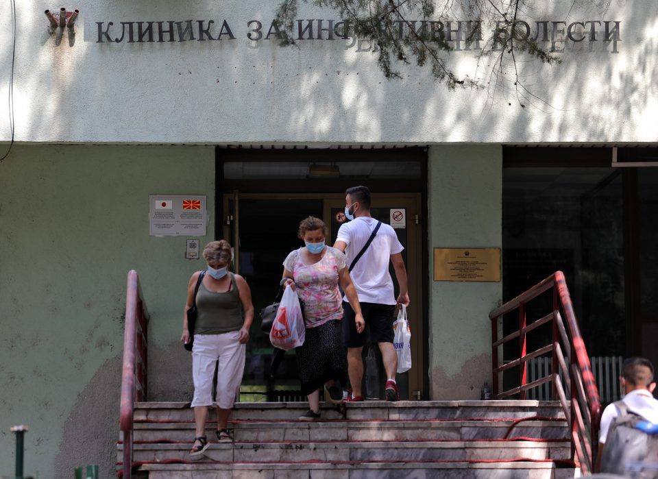 Нема доволно ПЦР тестови на државните клиники, a за обична крвна слика се чека 16 дена, критикува Д.р Лазаров