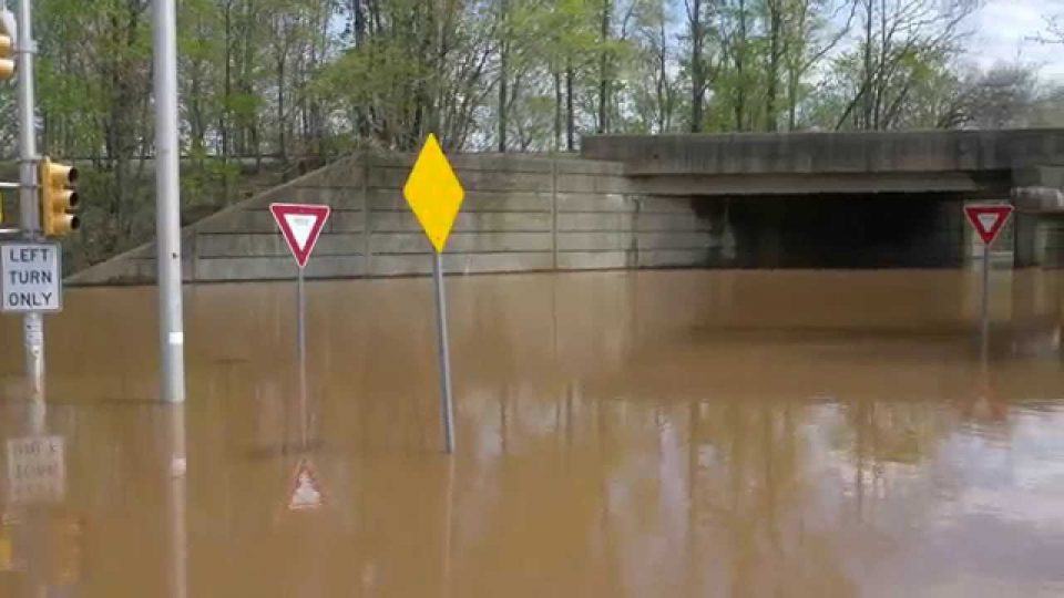 Најмалку осуммина загинати во поплавите во американските држави Њујорк и Њу Џерси