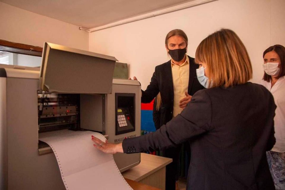 (ФОТО) Царовска промовираше печатар кој го купила Владата на ВМРО-ДПМНЕ