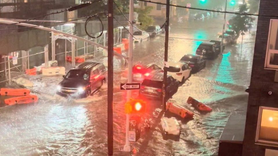 Вонредна состојба во државата Њујорк поради поплавите предизвикани од ураганот Ида