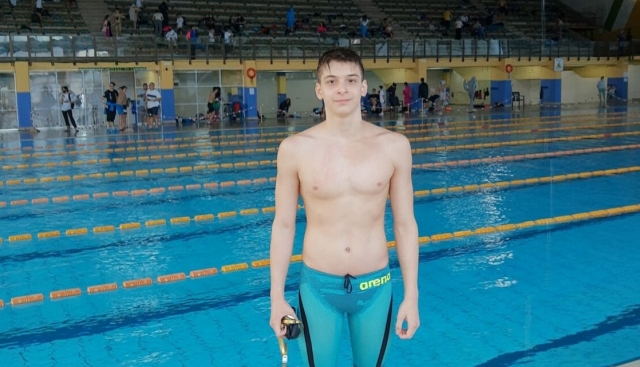 Државен рекордер во пливање изоставен од листата за стипендирање