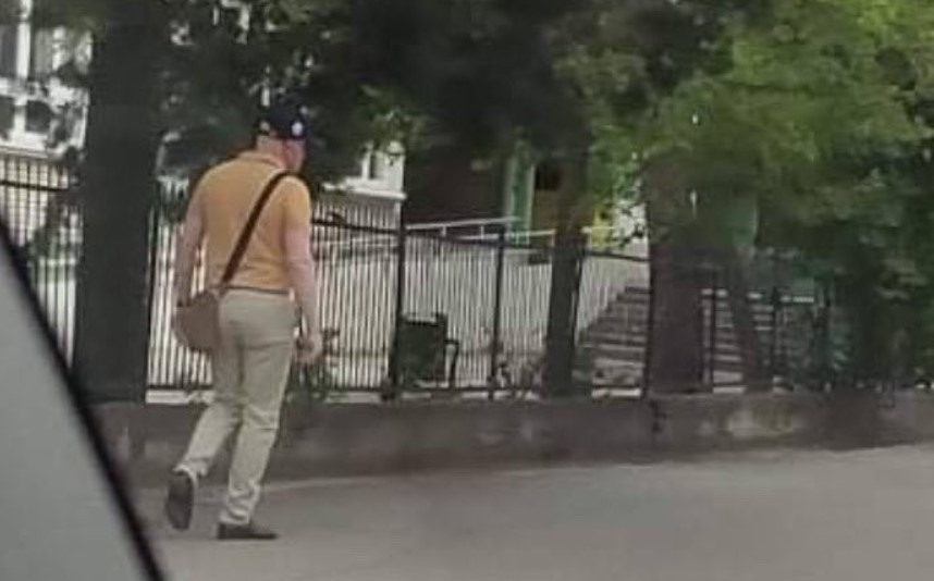 (ФОТО) Рашковски треба да е во притвор, а се шета слободен на улица!