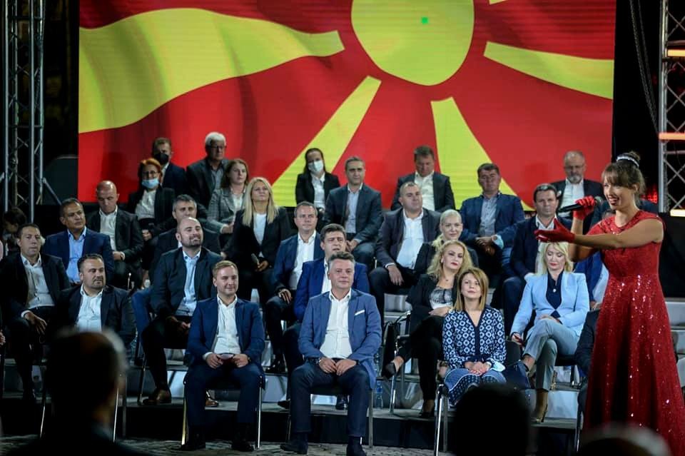 Од СДСМ велат дека нивната партија нуди развој и напредок, додека ВМРО-ДПМНЕ нуди блокади