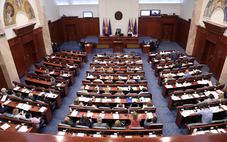 Еден пратеник киднапиран: Николоски тврди дека опоцизијата има 60, а власта 59 пратеници