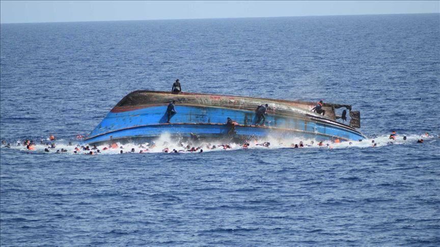 Десет лица ги загубија животите при превртување на брод во Кина
