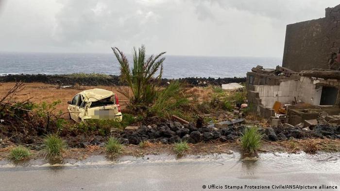 (ВИДЕО) Торнадо го зафати италијанскиот остров Пантелерија, двајца загинати