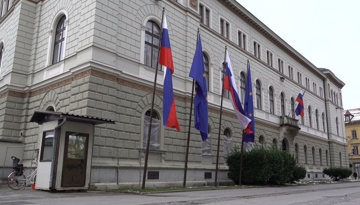 Уставниот суд на Словенија ја суспендираше одлуката за задолжителна вакцинација на државните службеници