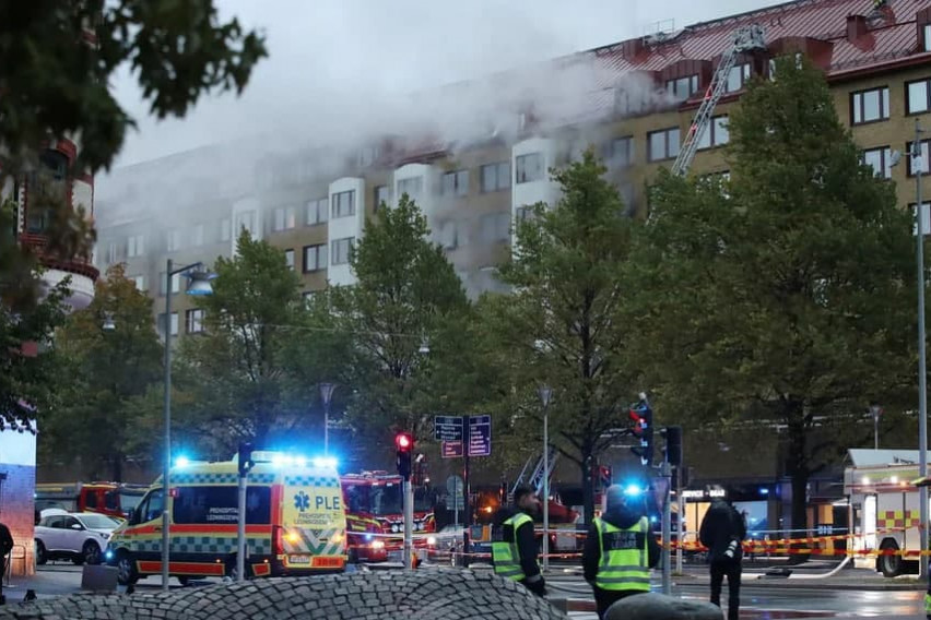 (ВИДЕО) Драма во Гетеборг: Силната експлозија натера луѓе да скокнат од зграда, најмалку 25 повредени