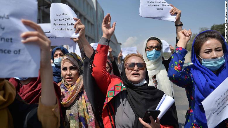 Марш на активистки во Кабул за почитување на правата на жените