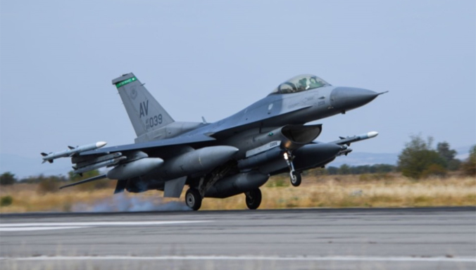 САД им дозволи на Холандија и Данска да испратат авиони „Ф-16“ во Украина