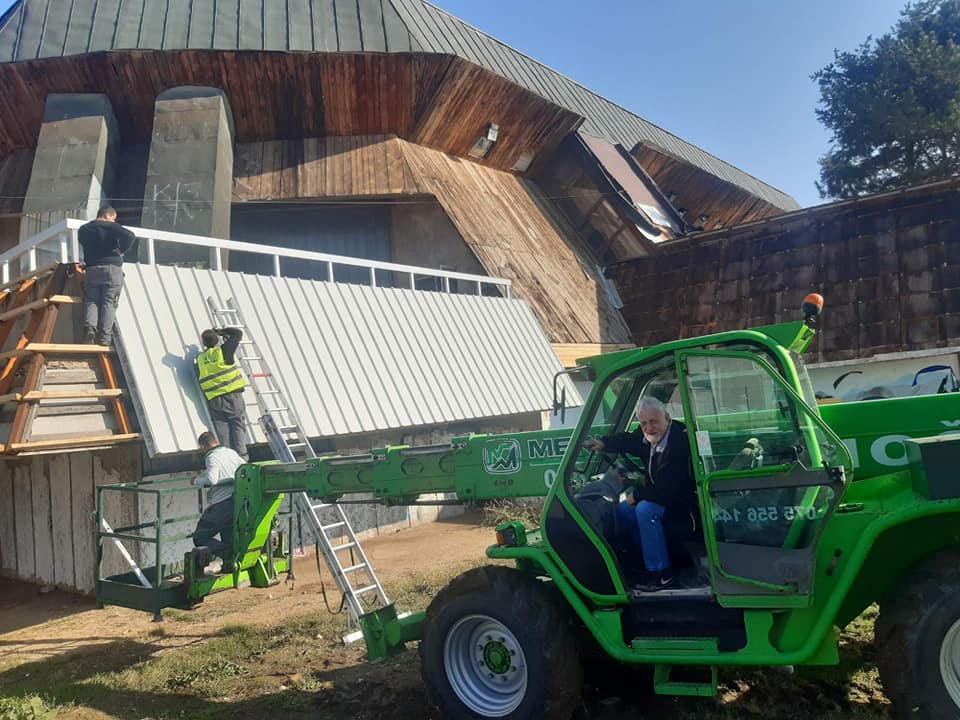 Димитриевски: Почна реконструкцијата на кровот на спортската сала во Куманово