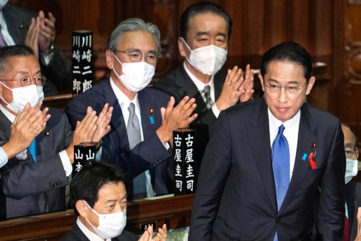 Фуми Кишида избран за нов премиер на Јапонија