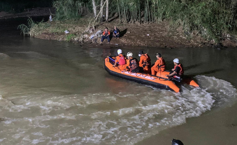 Единаесет индонезиски ученици се удавија во извидничка несреќа