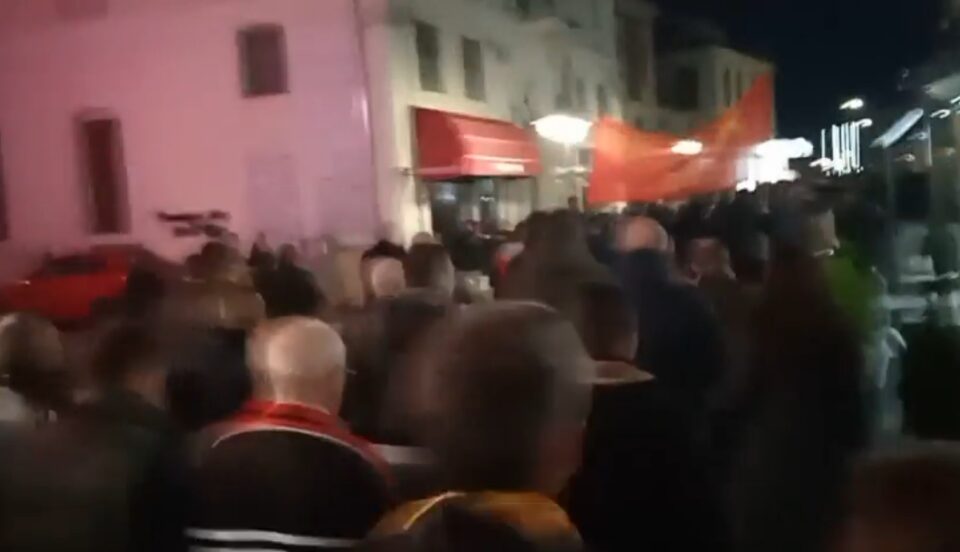(ВИДЕО) Битолчани ја прославуваат победата на ВМРО-ДПМНЕ