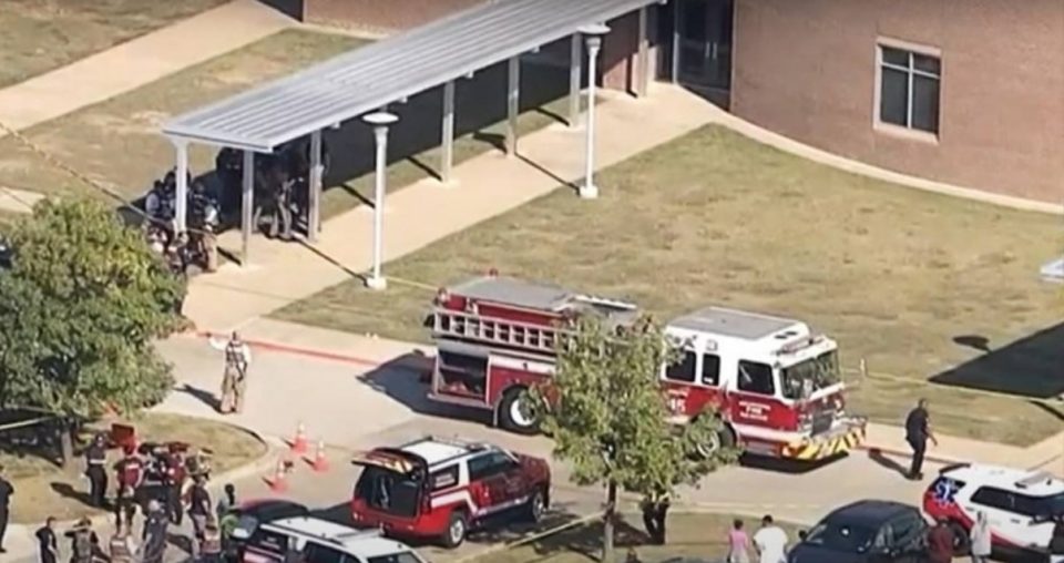 Неколку ранети во пукање во средно училиште во Тексас