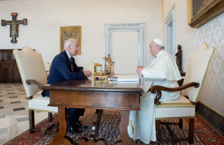 Бајден се сретна со папата Франциск