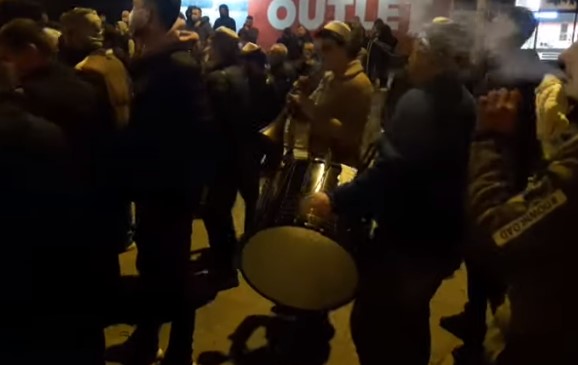 (ВИДЕО) Беса на оро во Тетово, се слави победа со зулри и тапани