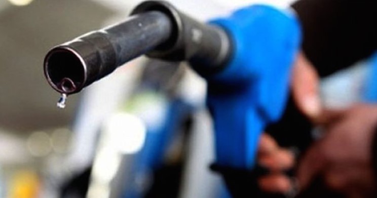 Унгарија од понеделник ги замрзнува цените на горивата