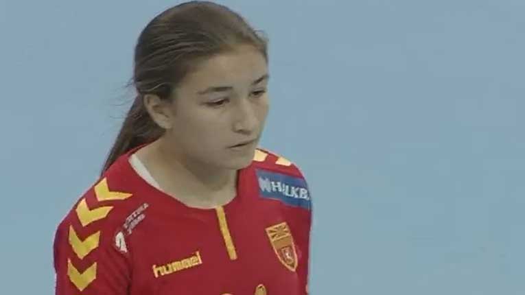 Испиша историја:14-годишна девојка дебитираше за сениорската репрезентација на Македонија