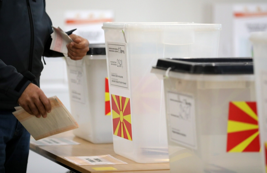 Неважечки 60.773 гласачки ливчиња во првиот изборен круг